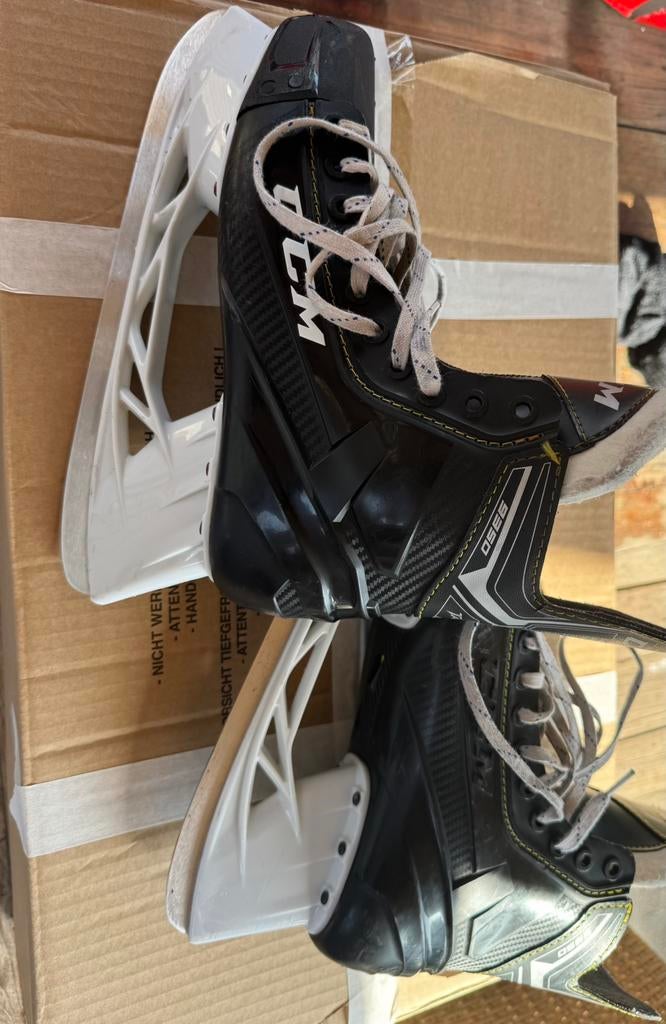 Ccm ijshockeyschaatsen, maat 44,5, Sport en Fitness, Overige merken, Ophalen of Verzenden, Zo goed als nieuw, IJshockeyschaatsen