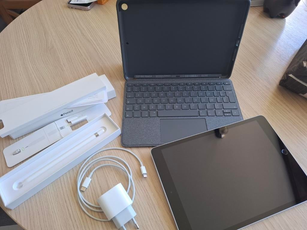 Ipad gris 9è gén 64GB + Apple pencil +clavier combo logitech, Informatique & Logiciels, Autres modèles, Gris, 10 pouces, Enlèvement