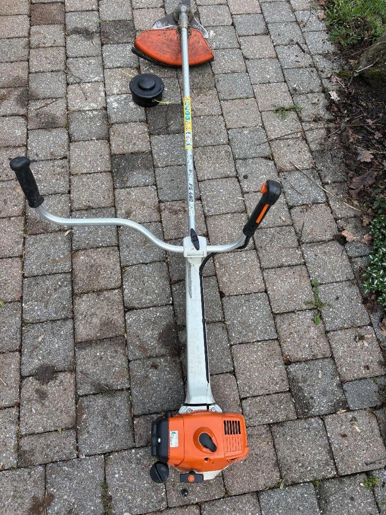 Stihl FS480 - avec lame et tête de fil, Jardin & Terrasse, Débroussailleuses, Utilisé, Essence, 10 à 30 cm, Enlèvement