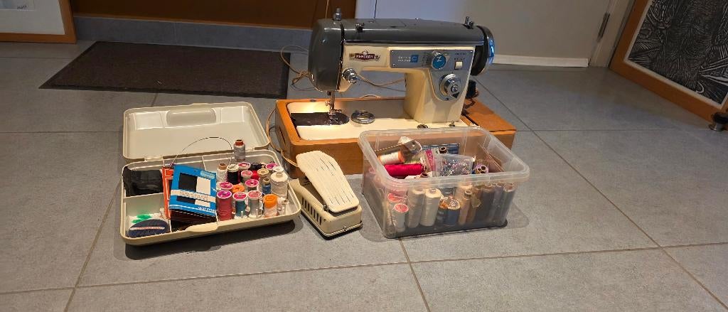 Mercury Super Zig Zag – fonctionne + Bobines supplémentaires, Hobby & Loisirs créatifs, Couture & Fournitures, Utilisé, Fil ou Aiguille(s)