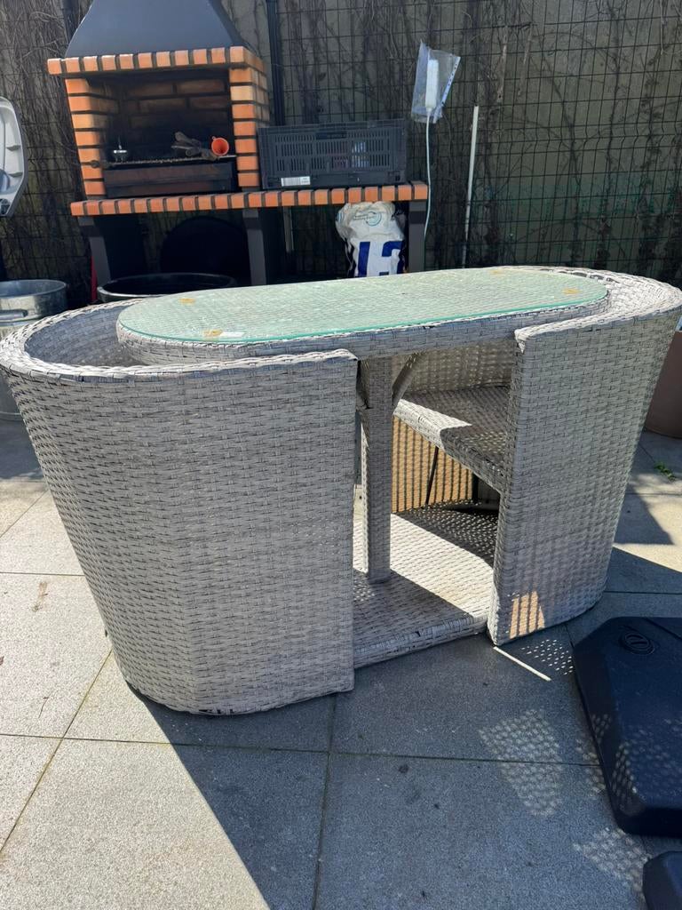 Hartman table et deux chaises en rotin gris, Enlèvement, Utilisé