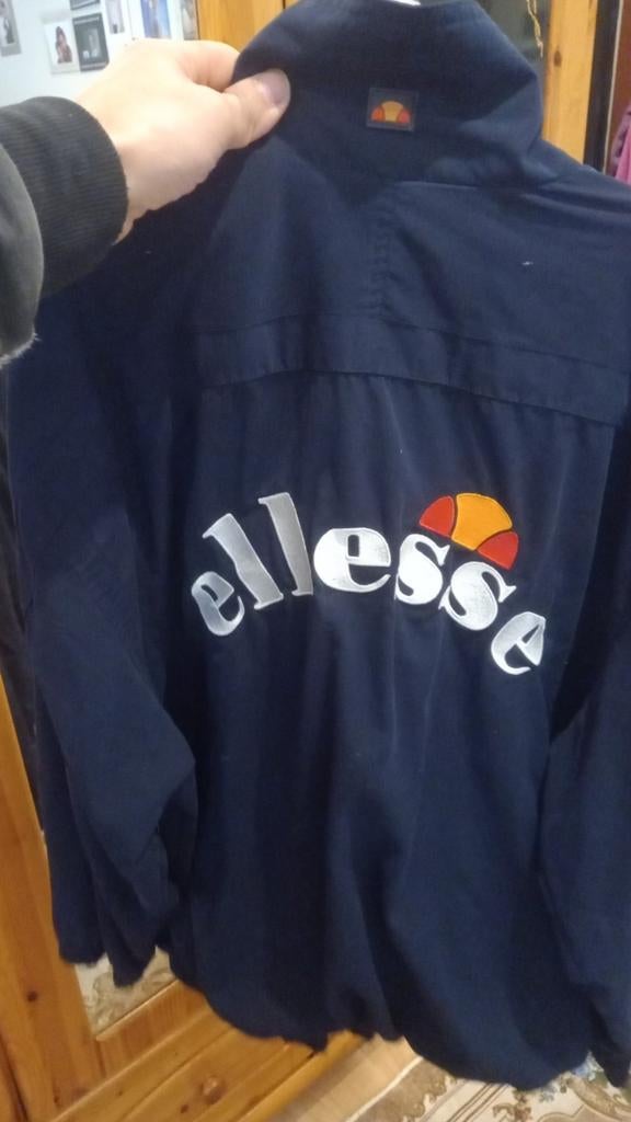 Jogging Ellesse, Enlèvement