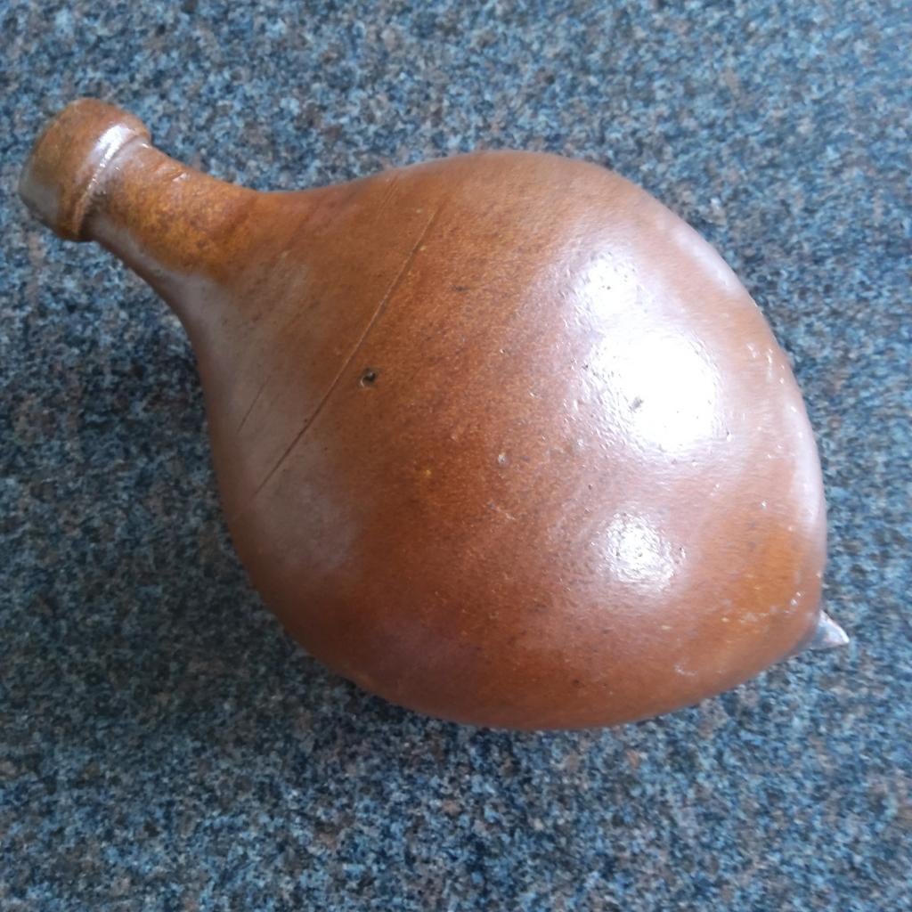 Antieke punt-amfoor. 19e eeuwse steengoedkruik., Ophalen