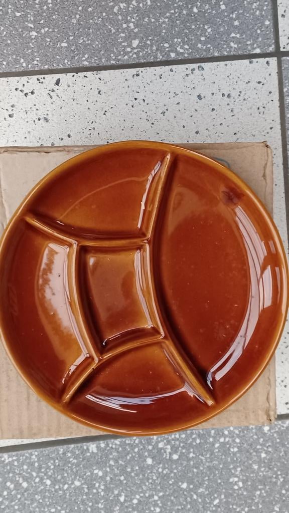 12 assiettes à fondue/assiettes d'étagère vintage, Maison & Meubles, Enlèvement, Neuf, Céramique, Assiettes(s)