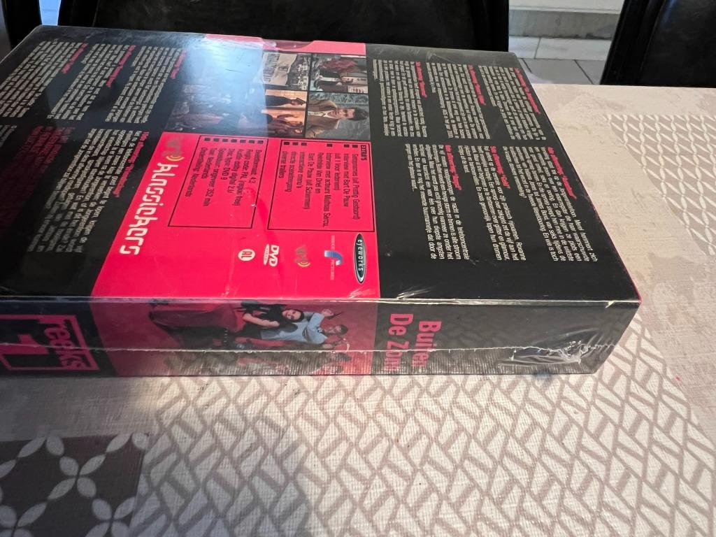 DVD Box Buiten de Zone, Reeks 1 *VRT 1 /Bart De Pauw*, Cd's en Dvd's, Boxset, Ophalen of Verzenden, Zo goed als nieuw, Komedie