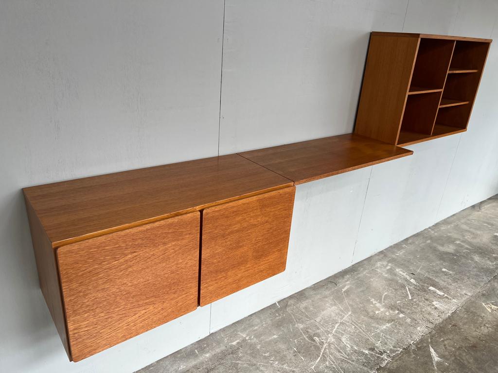 WAS €1900 NOW €1300 Bureau/meuble à cocktail rétro en teck, Maison & Meubles, Armoires | Dressoirs, Utilisé, 200 cm ou plus, 25 à 50 cm