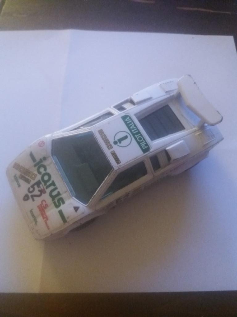 Buburago Lamborghini Countach 5000 S, Hobby & Loisirs créatifs, Enlèvement ou Envoi, Utilisé, Voiture, Burago