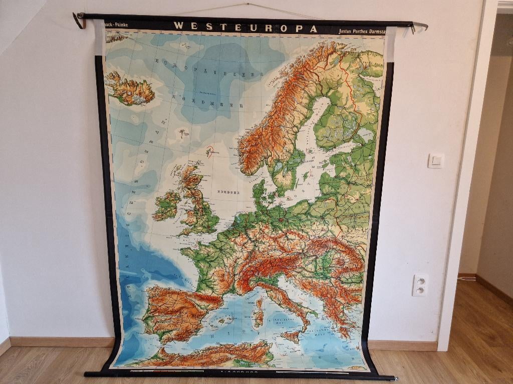 Carte scolaire ancienne de l'Europe occidentale, Enlèvement, Histoire