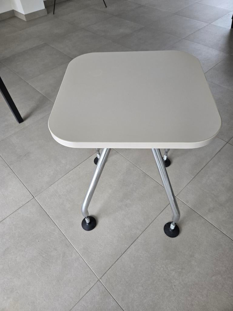 Vintage tafel Vitra "ad hoc" fabrieks look 50 x 50 cm, Ophalen