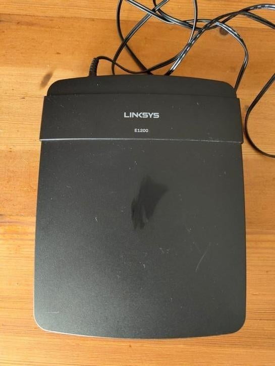 Linksys E1200 Wifi router, Computers en Software, Ophalen of Verzenden, Zo goed als nieuw, Router