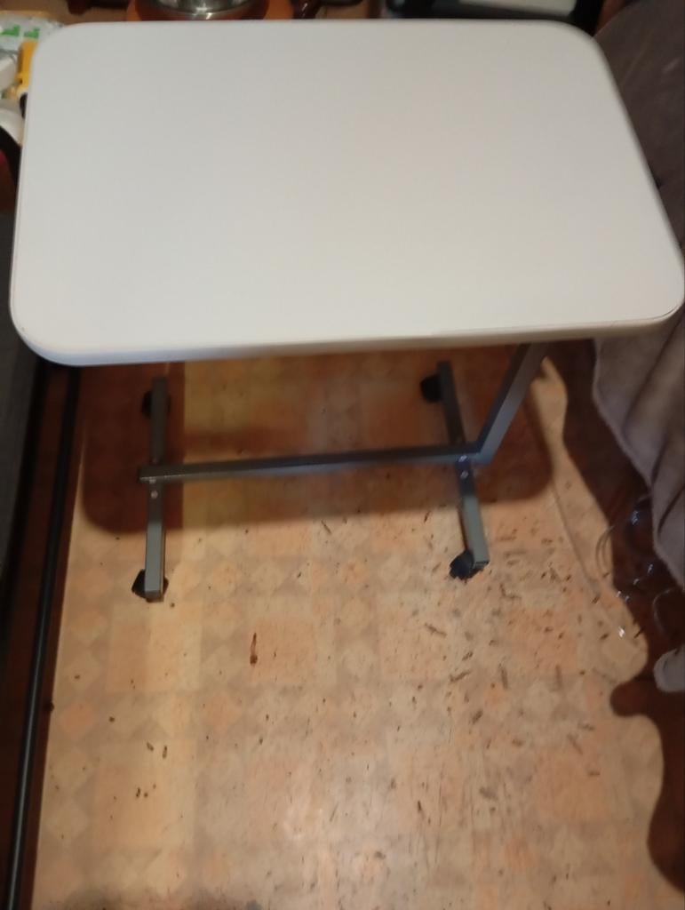 Bedtafel, Ophalen, Zo goed als nieuw