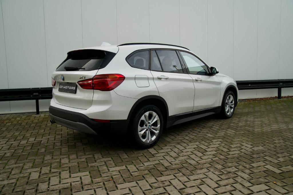 BMW X1 sDrive 18d | AUTOMAAT | CAMERA | AIRCO | NAVI, Auto's, BMW, Stof, 4 cilinders, Wit, 1545 kg