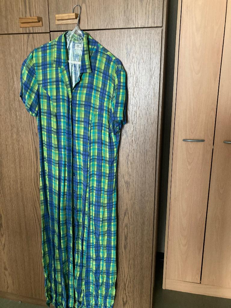 Gratis ophalen te St-Maria-Oudenhove, Ophalen, Nieuw, Maat 42/44 (L), Beige