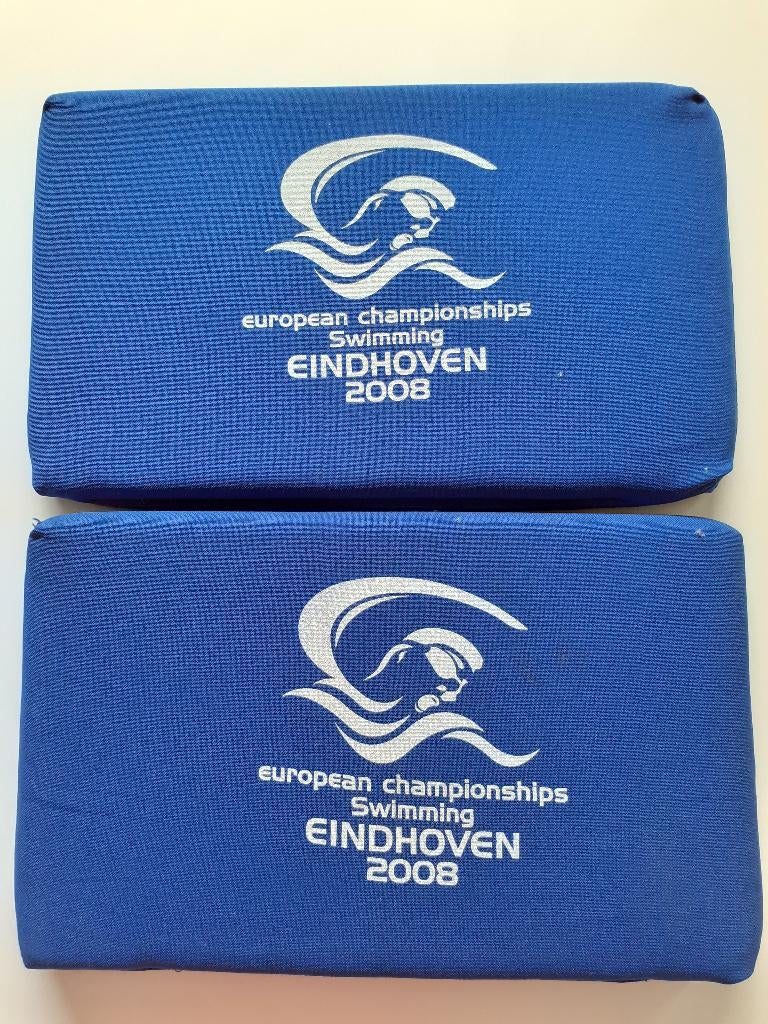 2 stoelkussentjes EK Zwemmen Eindhoven 2008, Verzamelen, Sportartikelen en Voetbal, Ophalen of Verzenden, Gebruikt, Overige typen