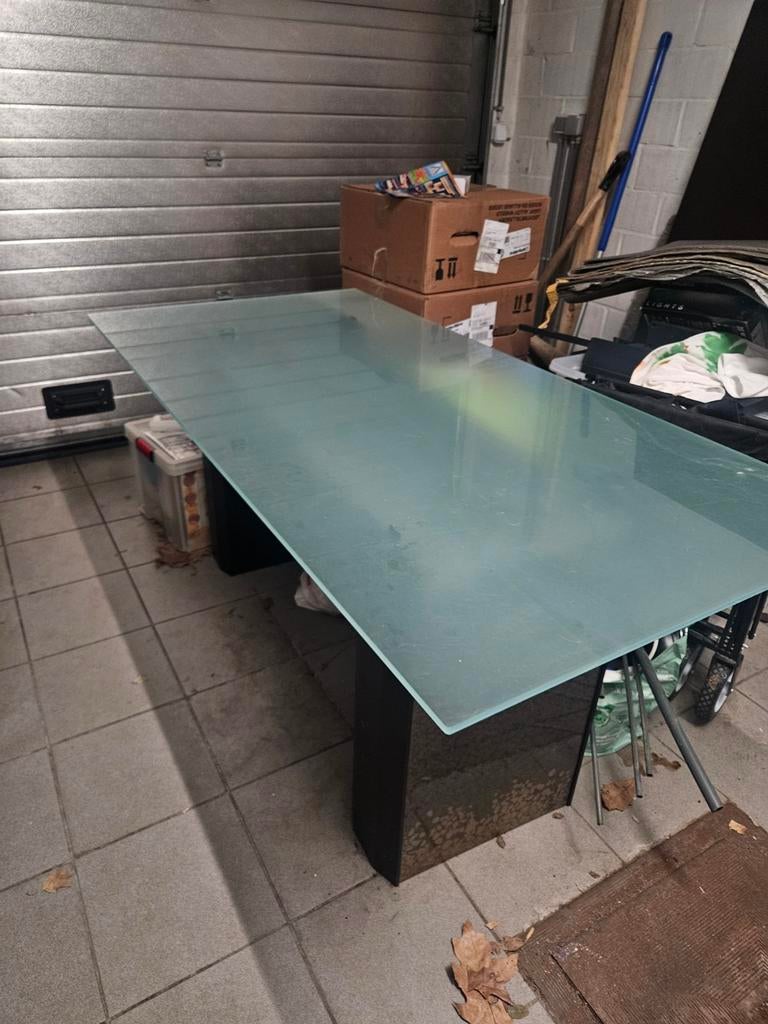 Te koop eet tafel met glazen blad, Ophalen
