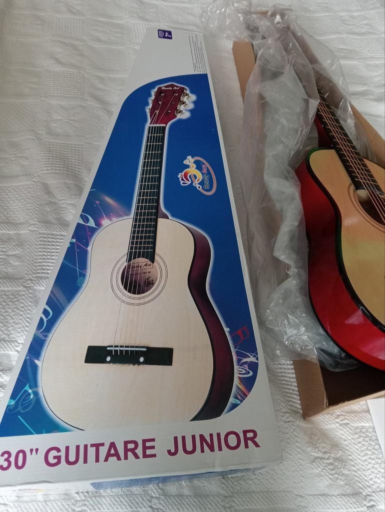 Guitare enfant, Musique & Instruments, Instruments à corde | Guitares | Acoustiques, Enlèvement, Comme neuf