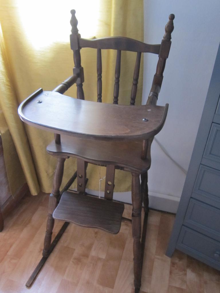 Siège chaise d'enfant en bois vintage ou arbre a chat, Enlèvement, Comme neuf, Chaise de table