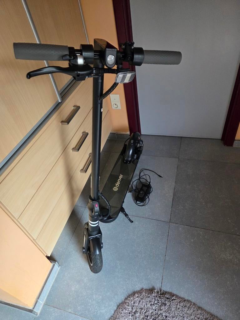 Vend Trottinette électrique pliable très peux servi !