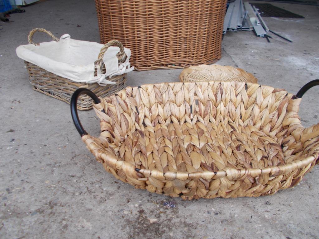 Paniers en osier et porte-pots de fleurs, Enlèvement