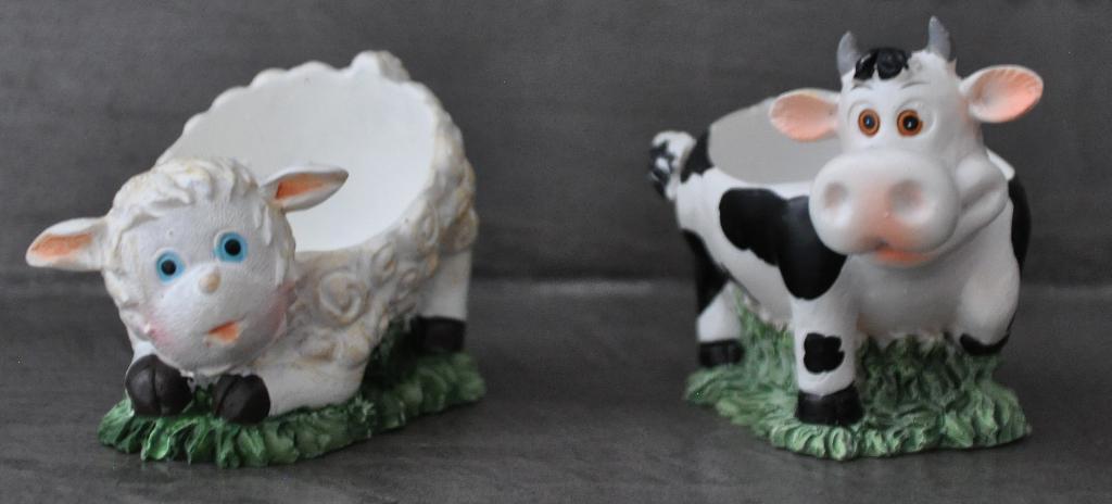 Lot de 2 coquetiers décoratifs – vache & mouton, Maison & Meubles, Cuisine | Vaisselle, Enlèvement ou Envoi, Neuf