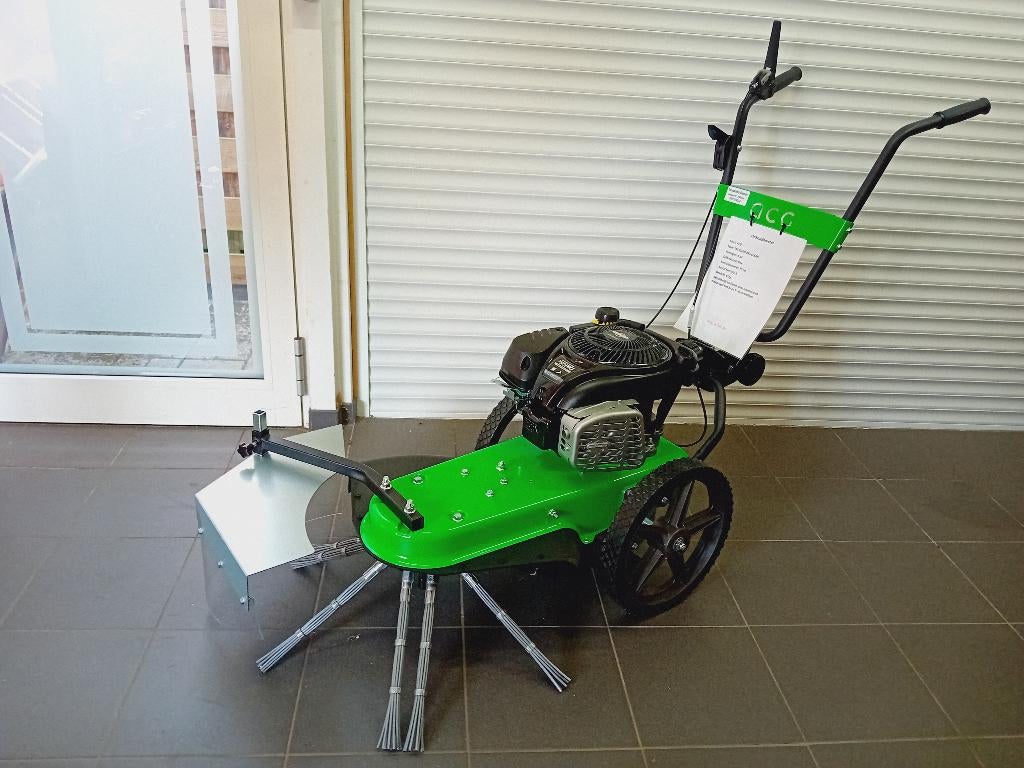 Onkruidborstelmachine met briggs and stratton motor, Ophalen, Nieuw