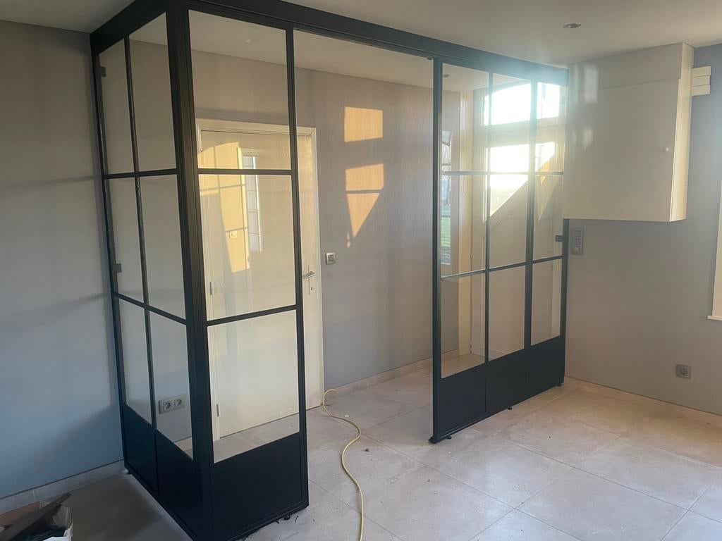 Mooie smeedijzeren hal met schuifdeur, Doe-het-zelf en Bouw, Deuren en Vliegenramen, Ophalen of Verzenden, Schuifdeur, Zo goed als nieuw