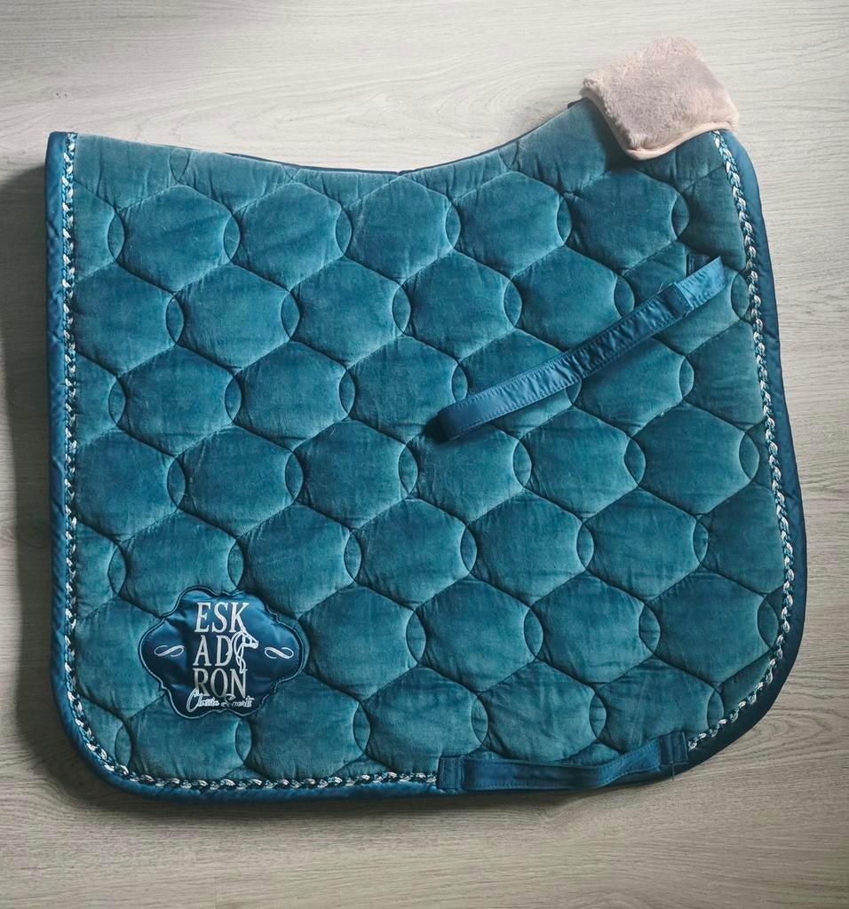 Eskadron Dressuurset, Ophalen, Eskadron