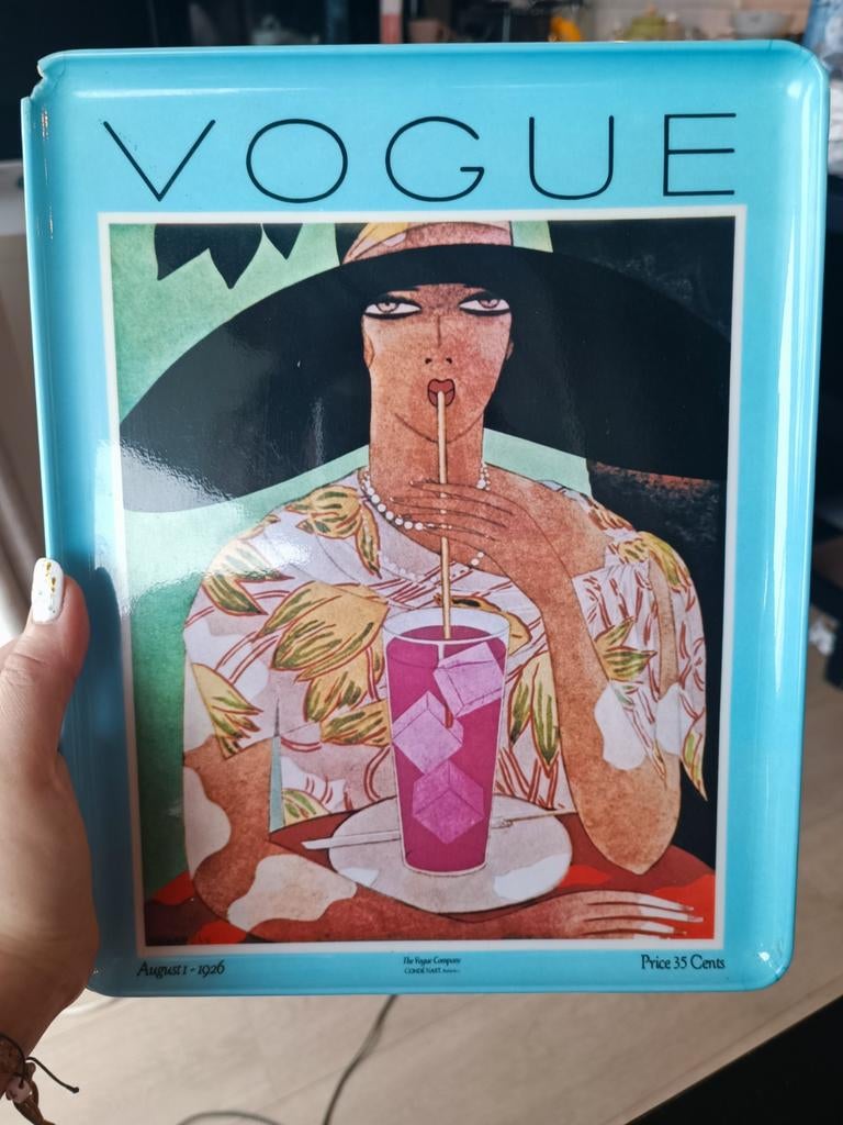 Plateau couverture vogue, Collections, Enlèvement