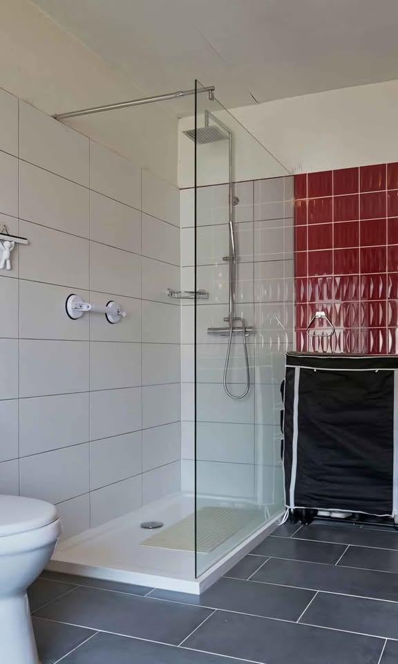 Nieuw douchescherm, Huis en Inrichting, Badkamer | Complete badkamers, Ophalen, Zo goed als nieuw