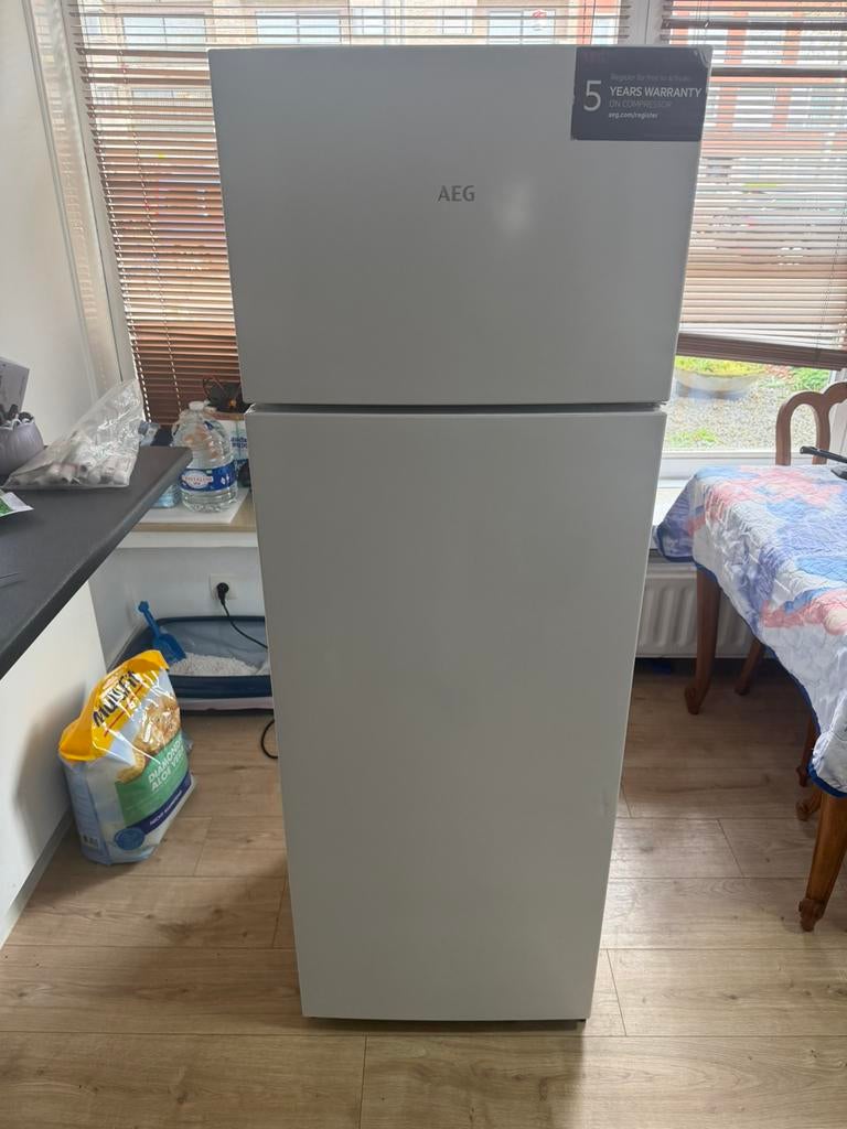 Koelkast frigo refrigerator fridge, Electroménager, Enlèvement, Comme neuf, Avec compartiment congélateur