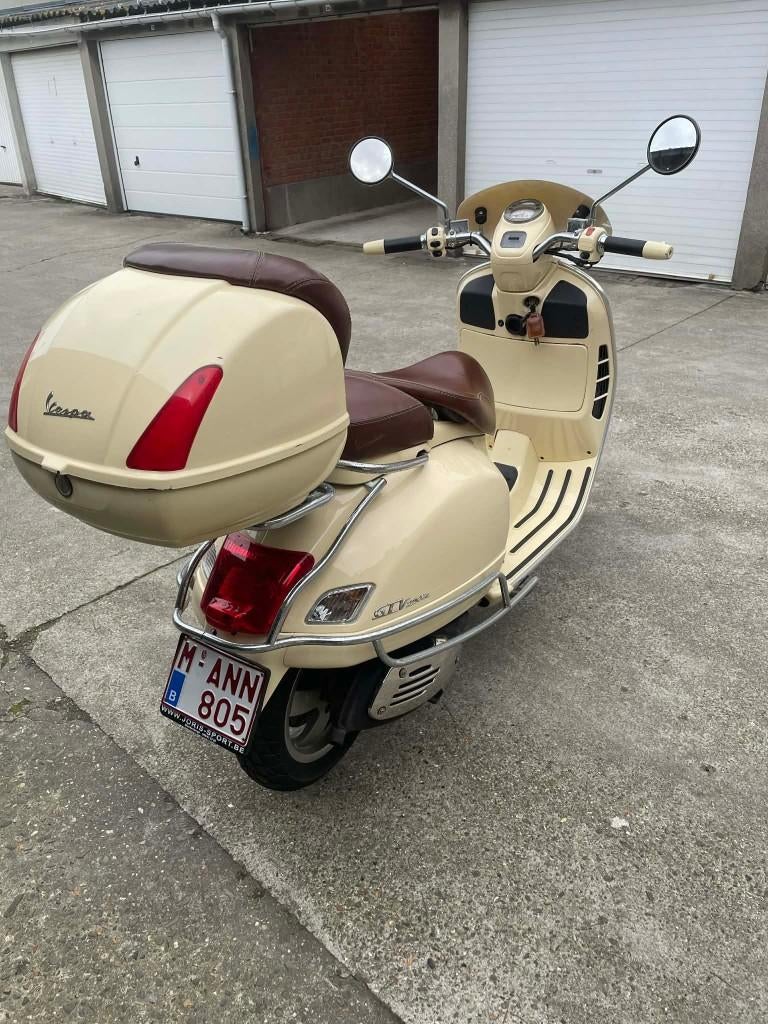 VESPA GTV250 FARO BASSO  2500  EURO !!!!, Ophalen, Gebruikt, Overige modellen, Klasse B (45 km/u)
