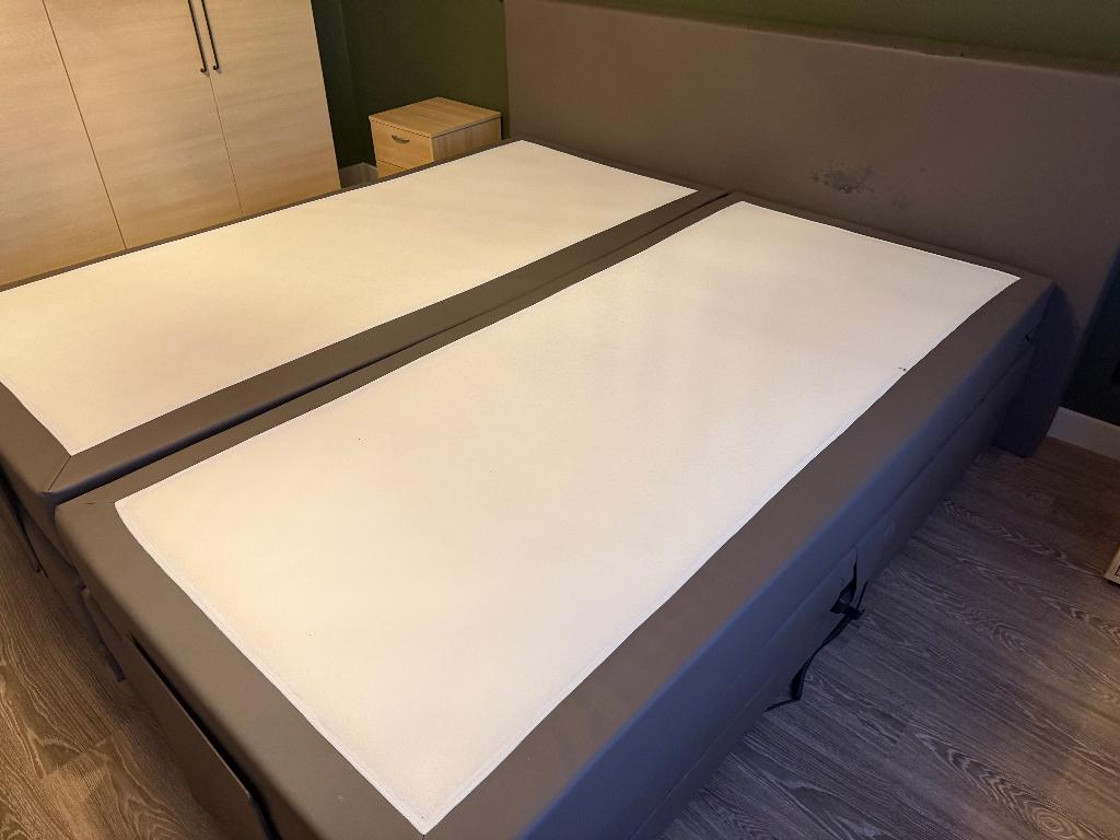 Boxspring elektrisch 200x220 met 2 nachtkastjes, Ophalen, Gebruikt, Tweepersoons, Overige maten