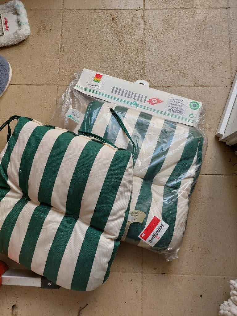 2 Coussins neufs pour chaises de jardin, Enlèvement, Neuf