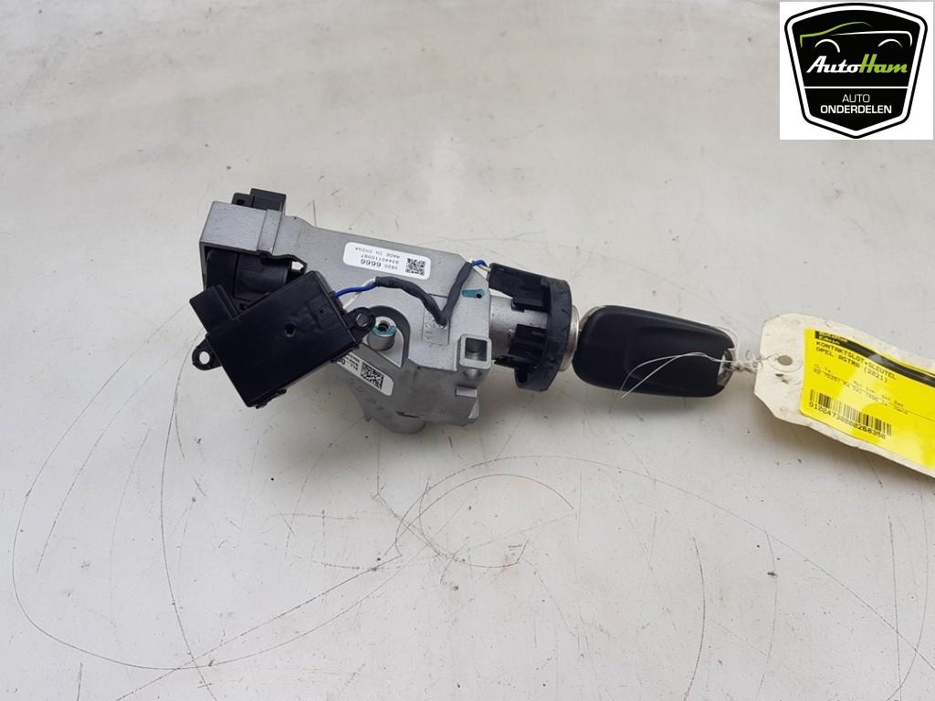 CONTACTSLOT + SLEUTEL Opel Astra K (01-2015/12-2022), Gebruikt, Opel