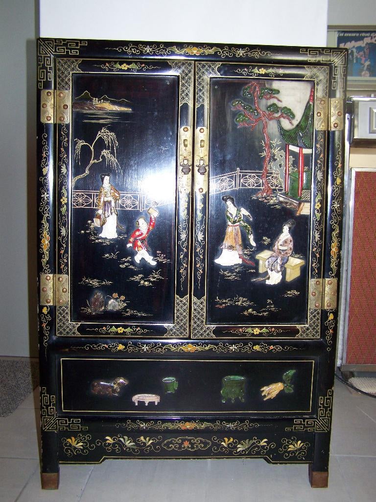 2 meubles chinois, Enlèvement