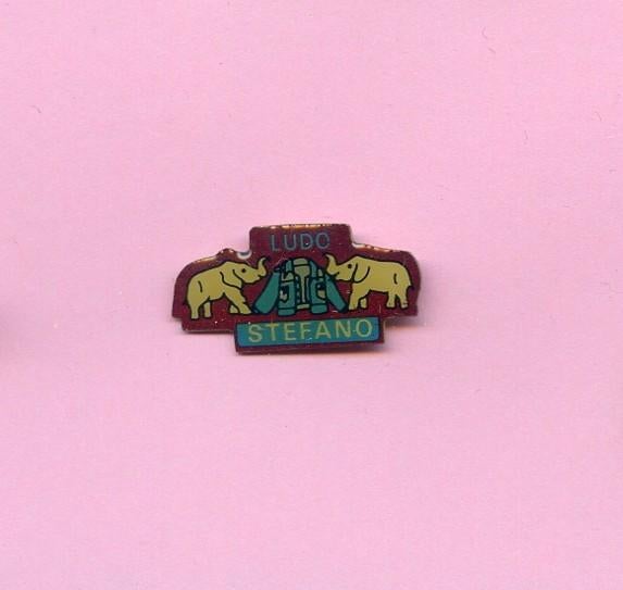 Pins Elephant Ludo Stefano Ab249, Verzenden, Zo goed als nieuw, Dier of Natuur, Speldje of Pin