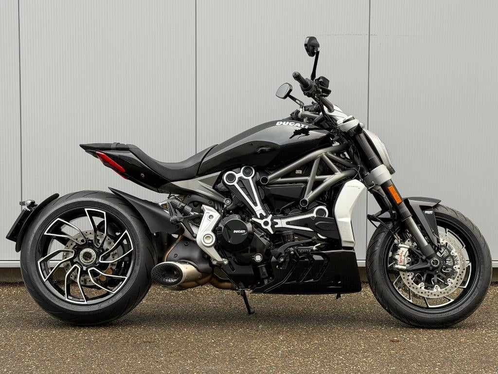 Ducati XDiavel S / Termignoni / 2024-2400km / Garantie 2028, Motoren, 2 cilinders, Traction Control, Motorrijbewijs A, Bedrijf