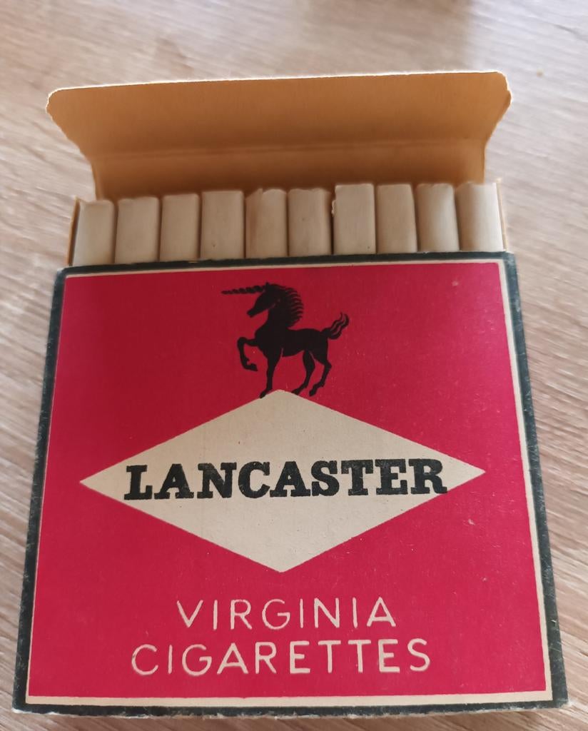 Vol pakje Lancaster Virginia sigaretten WWII., Ophalen of Verzenden