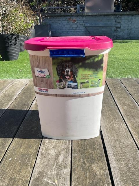 Voerton + 15 kg hondenvoer, Dieren en Toebehoren, Dierenvoeding, Ophalen, Hond