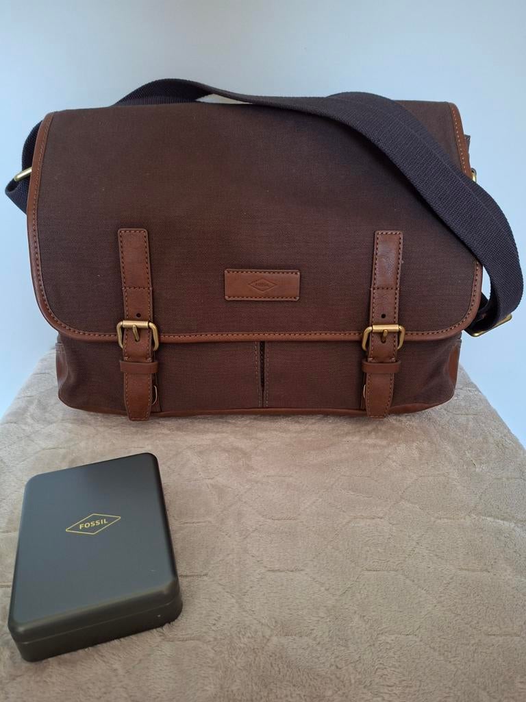 Bruine canvas laptoptas van Fossil als nieuw., Bijoux, Sacs & Beauté, Sacs | Cartables, Enlèvement, Comme neuf, Brun, Porte-documents ou Cartable
