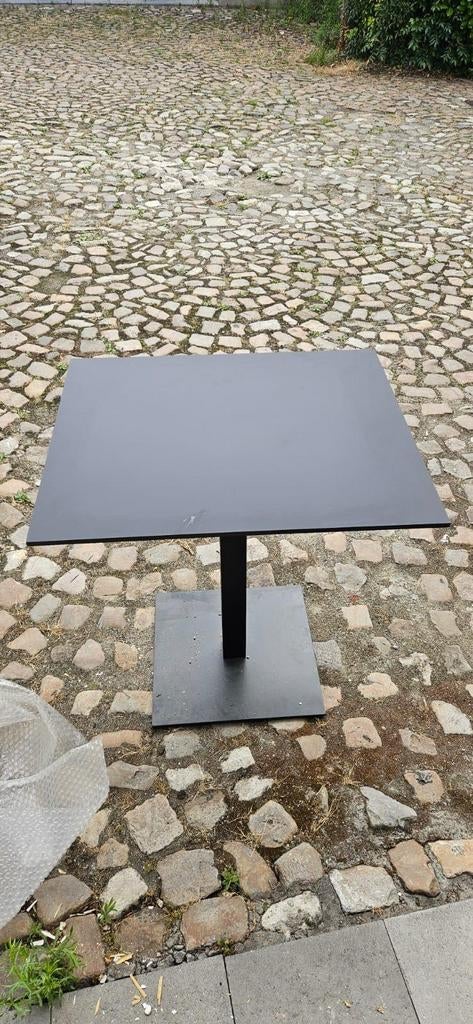 Table de bistrot carrée noire, Enlèvement