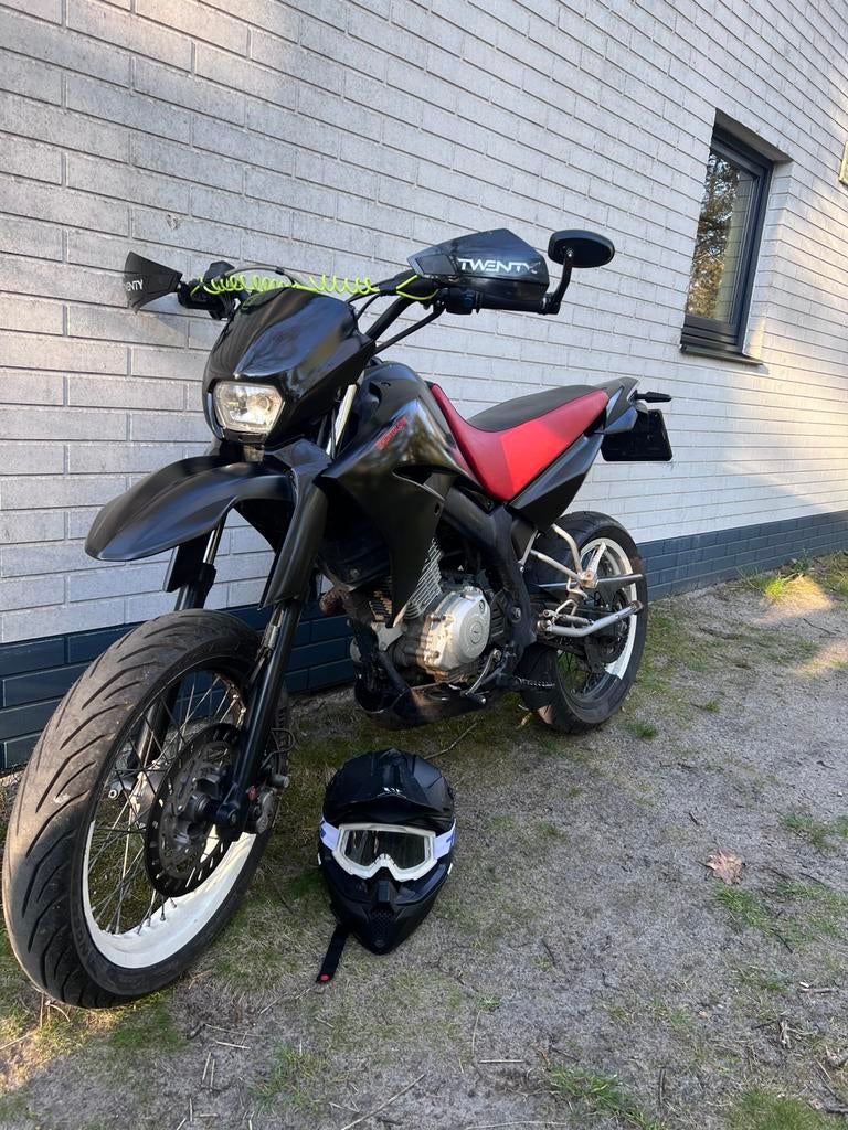 Supermoto Yamaha XT125cc trekt enorm hard. start elektrische, Motoren, Particulier, SuperMoto