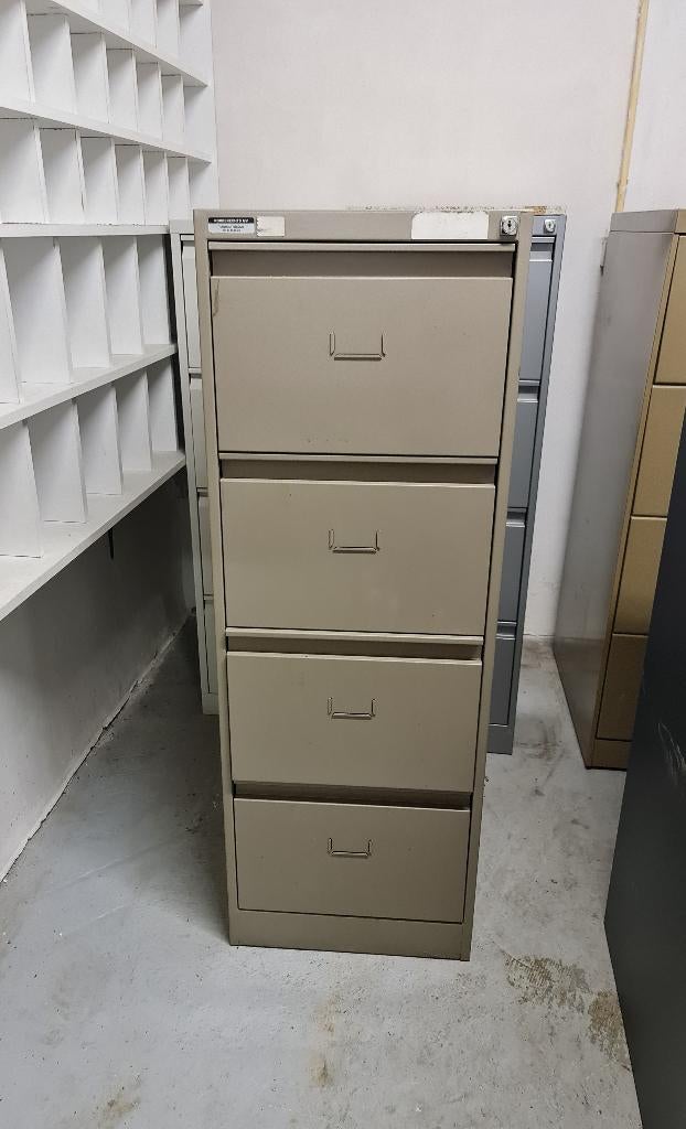 Armoire avec 4 tiroirs, espace de rangement pour les outils, Maison & Meubles, Armoires | Casiers, Comme neuf, Enlèvement ou Envoi