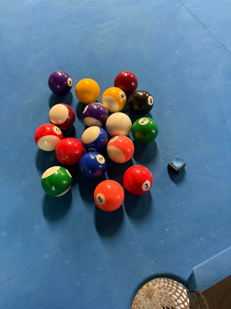 billard 2 jeux de boules + queues, Enlèvement, Comme neuf