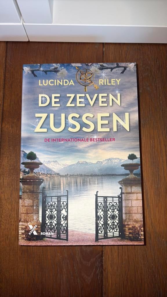 Lucinda Riley - Door Zeven Zussen, Ophalen of Verzenden, Lucinda Riley