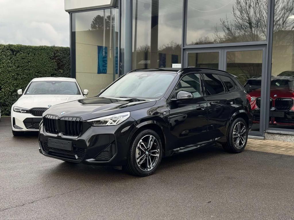 BMW X1 sDrive18i M Sport / PANODAK / TREKHAAK / DODE HOEK, Gebruikt, 136 pk, Zwart, Leder
