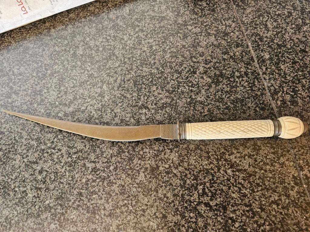 Antieke Afrikaanse dolk, Enlèvement ou Envoi