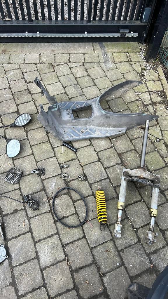 Pièces Peugeot Squab/TKR, Vélos & Vélomoteurs, Enlèvement ou Envoi, Comme neuf