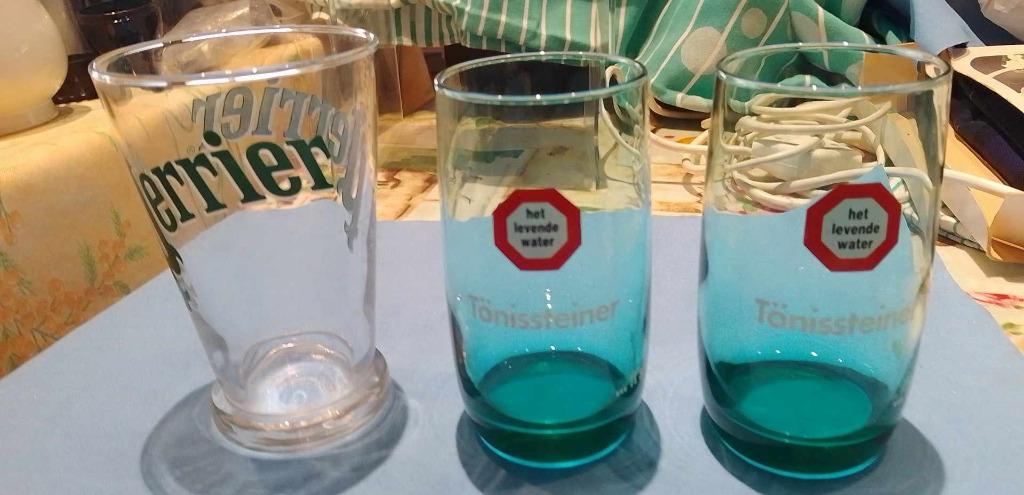 verres à eau 1 x Perrier 2 x Tonissteiner, Collections, Enlèvement ou Envoi, Comme neuf, Verre à eau