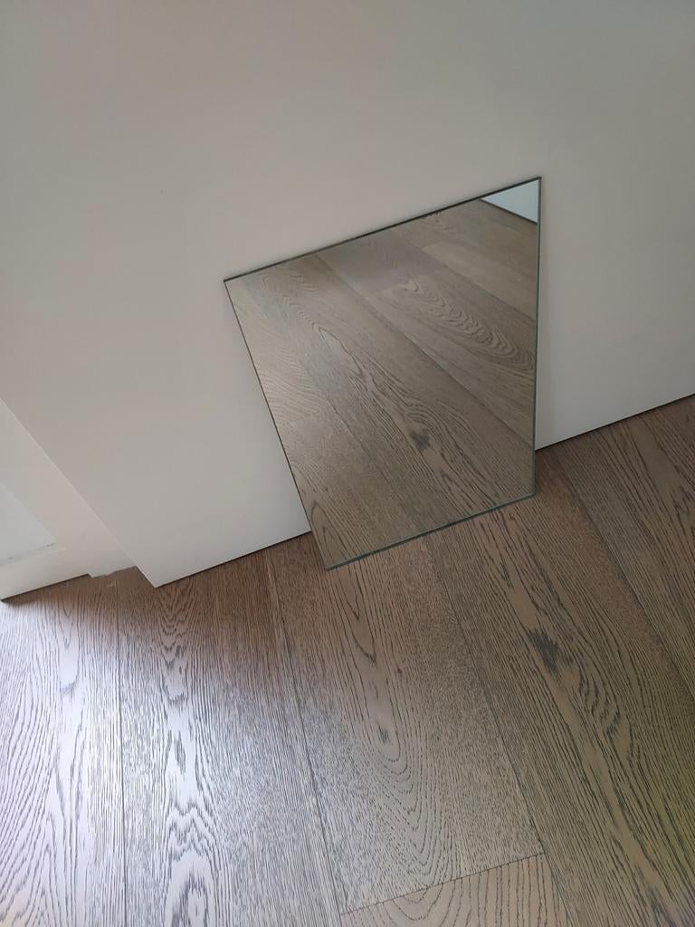 Miroir rectangulaire, Enlèvement